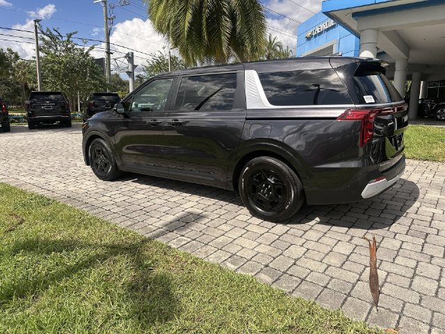 Used 2026 Kia Carnival FWD image 33