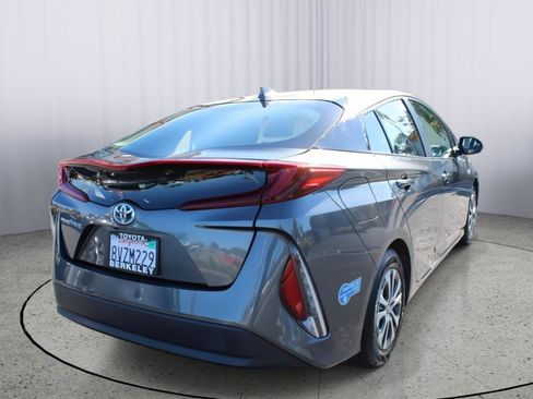 Used 2021 Toyota Prius Prime LE FWD image 8
