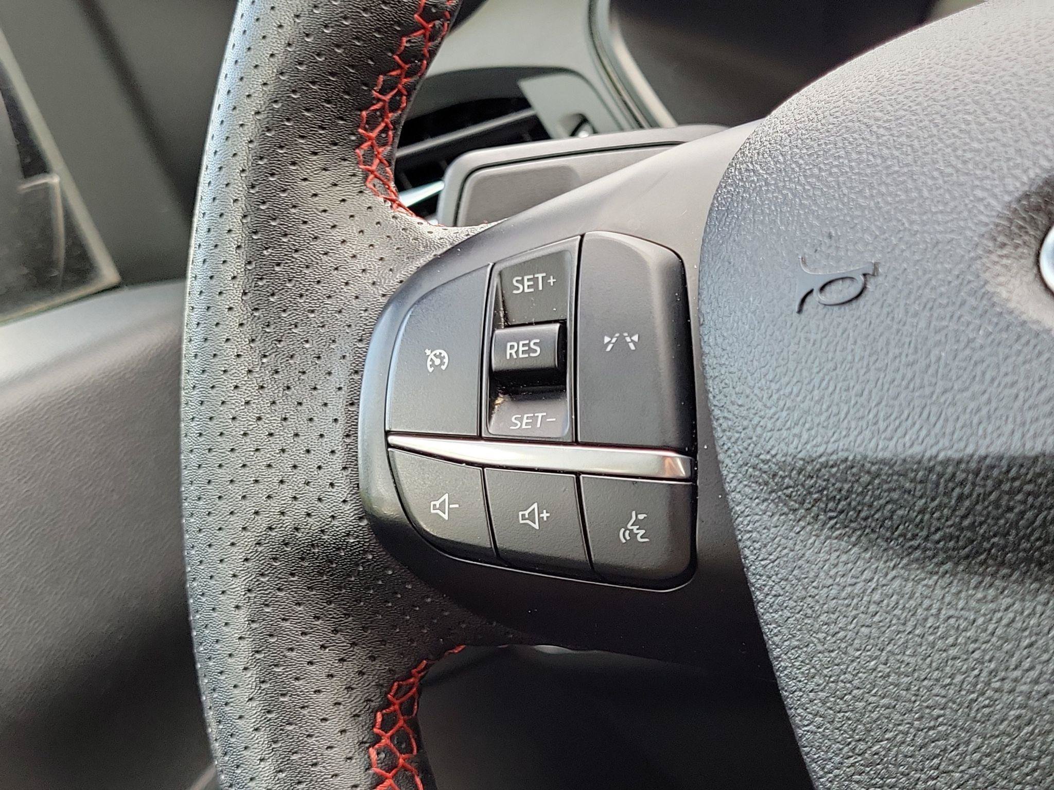 Used 2025 Ford Escape ST-Line Select AWD/4WD image 11