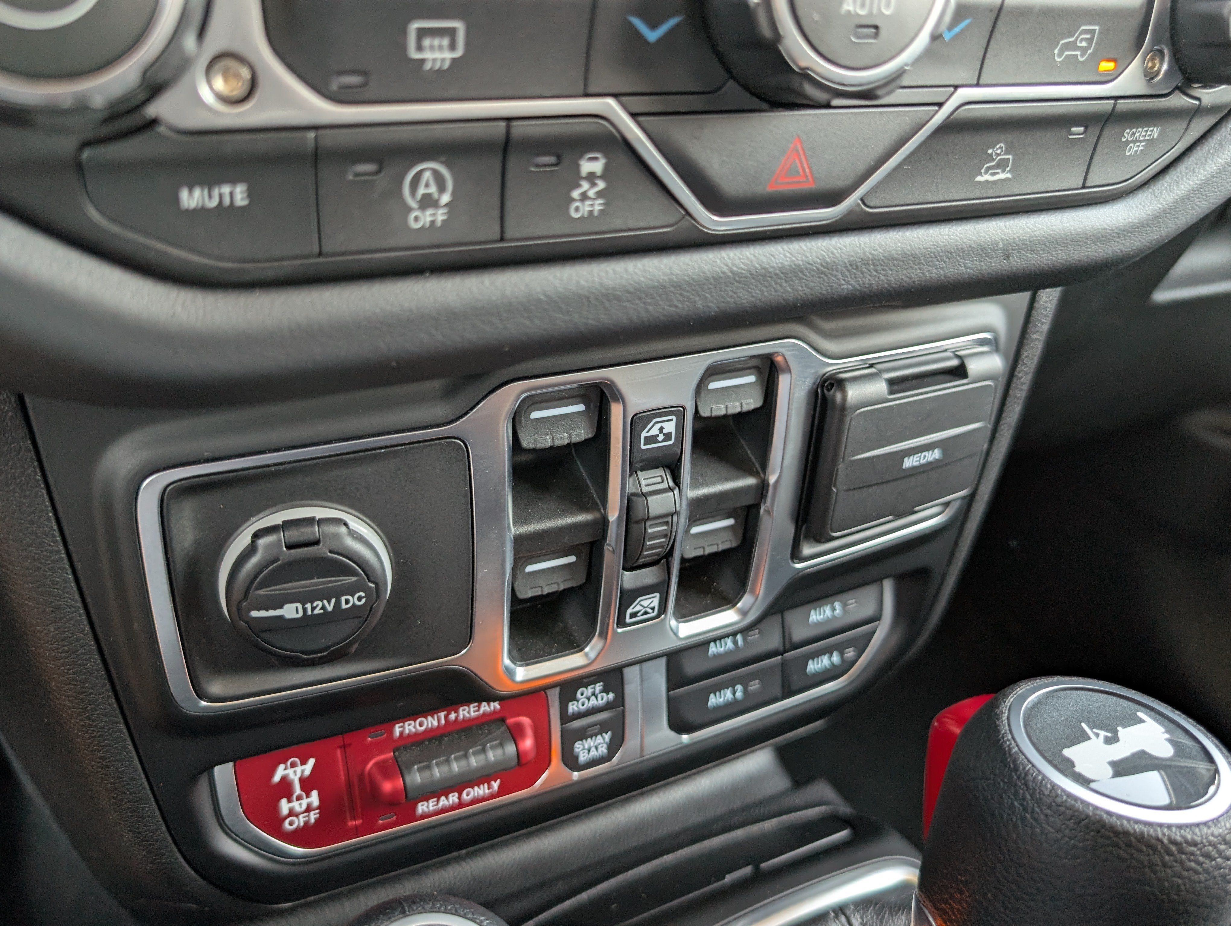 Used 2026 Jeep Wrangler Unlimited Rubicon AWD/4WD image 19