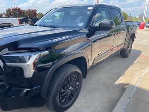 Used 2024 Toyota Tundra SR5 w/ SR5 Convenience Package AWD/4WD image 31
