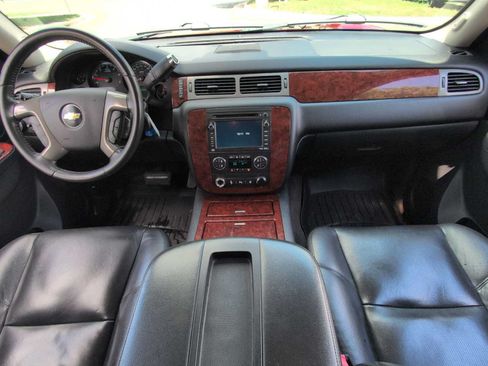 Used 2011 Chevrolet Suburban LTZ AWD/4WD image 15