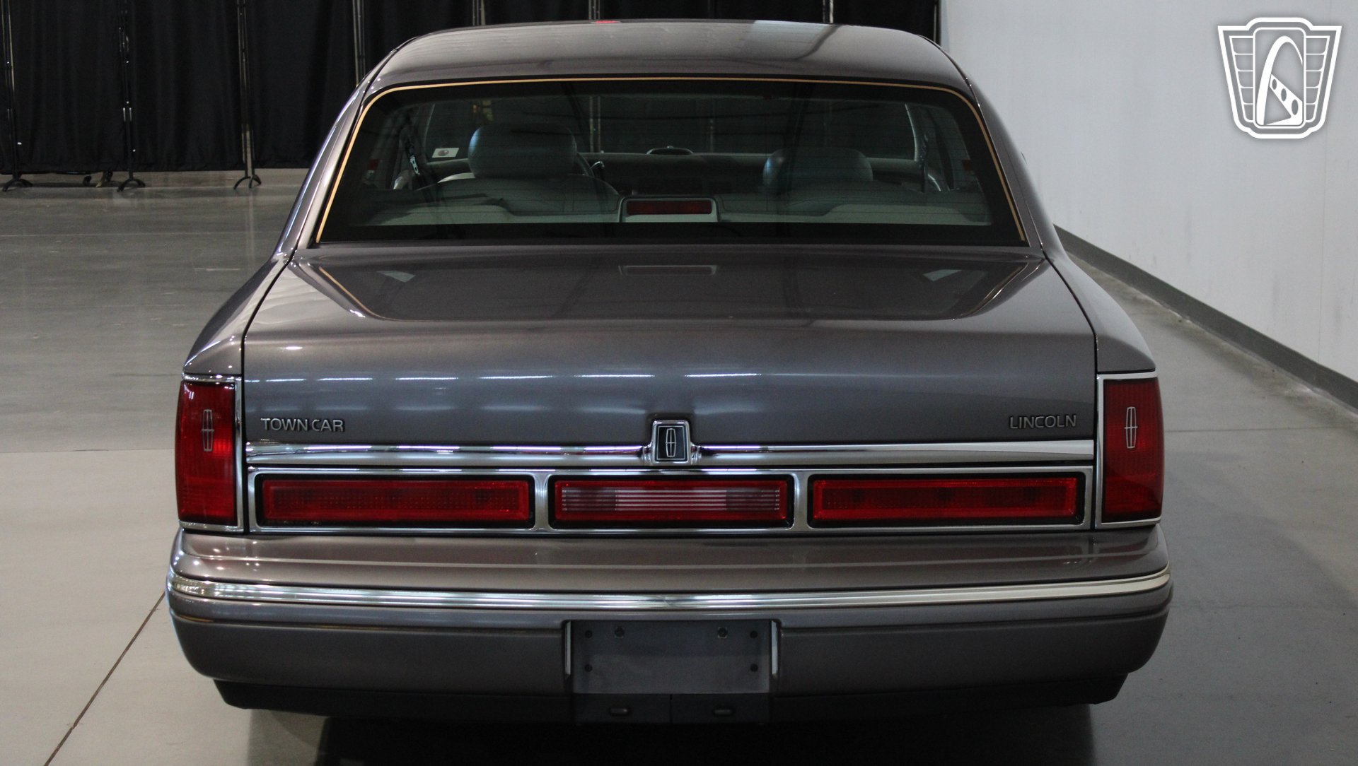 Used 1996 Lincoln Town Car Signature RWD image 26