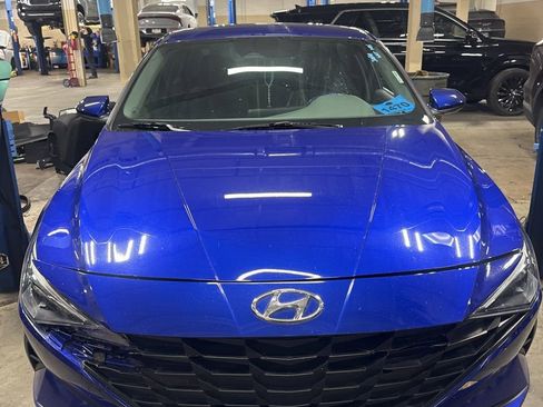 Used 2023 Hyundai Elantra SE image 9