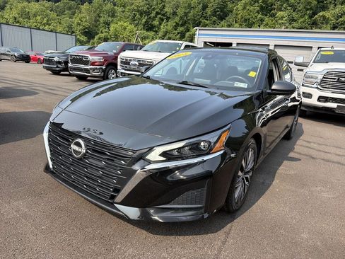 Used 2025 Nissan Altima 2.5 SV FWD image 11