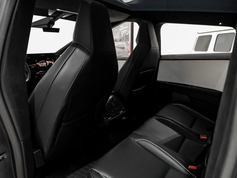 Used 2024 Tesla Cybertruck AWD Crew Cab image 40