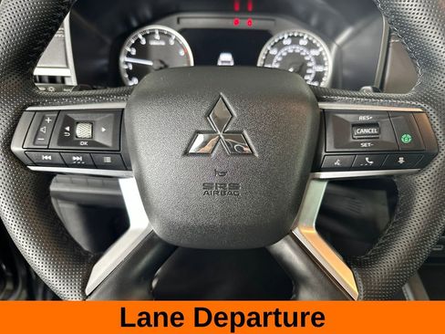 Used 2024 Mitsubishi Outlander SE AWD/4WD image 13
