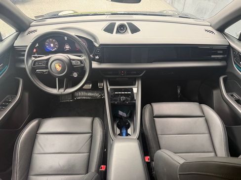 Certified 2025 Porsche Macan 4S Electric AWD/4WD image 17