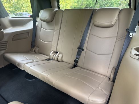 Used 2019 Cadillac Escalade Platinum AWD/4WD image 6