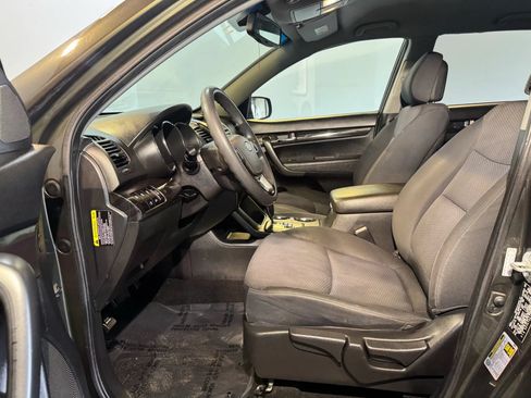 Used 2011 Kia Sorento 2WD w/ Convenience Pkg image 8