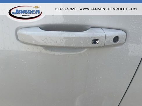 Used 2022 GMC Yukon XL AT4 AWD/4WD image 9