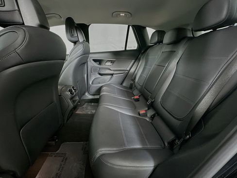 Used 2023 Mercedes-Benz GLC 300 image 9