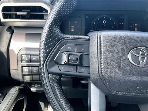 Used 2025 Toyota Tacoma SR5 AWD/4WD image 23