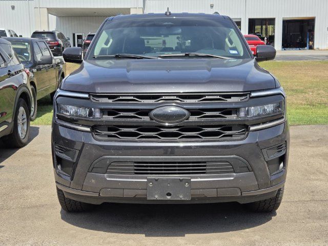 Used 2023 Ford Expedition XLT RWD image 2