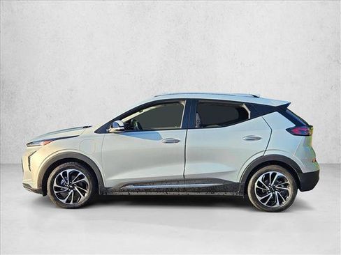 Used 2023 Chevrolet Bolt EUV Premier w/ Sun & Sound Package FWD image 3