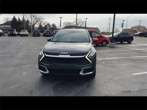 Used 2023 Kia Sportage LX image 3
