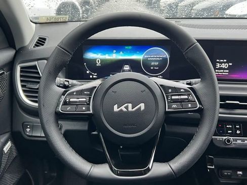 Certified 2025 Kia Seltos SX w/ SX Sunroof Package image 21