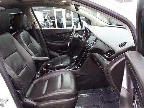 Used 2019 Buick Encore Essence image 11