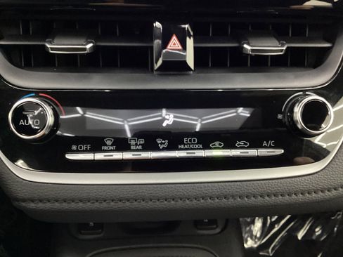 Used 2020 Toyota Corolla XSE image 36