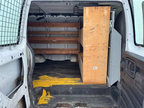 Used 2015 GMC Savana 2500 image 17