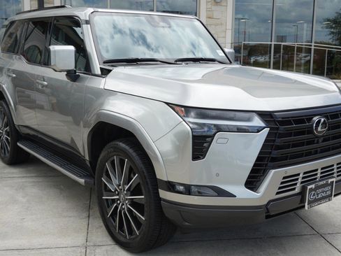 Used 2024 Lexus GX 550 AWD/4WD image 3