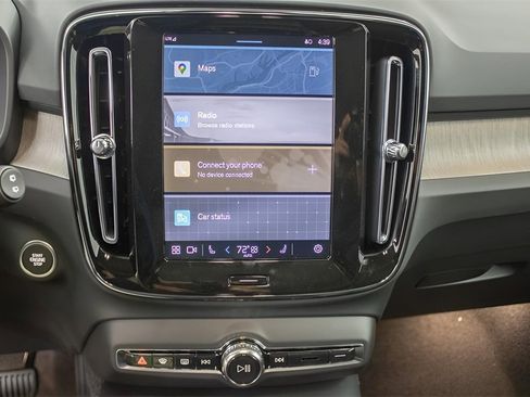 Certified 2025 Volvo XC40 B5 Plus image 32