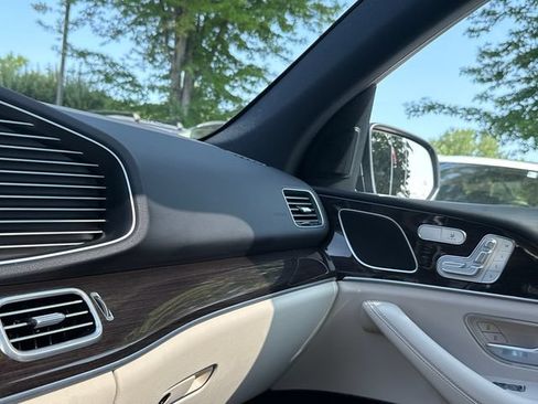 Used 2025 Mercedes-Benz GLE 450e 4MATIC image 18