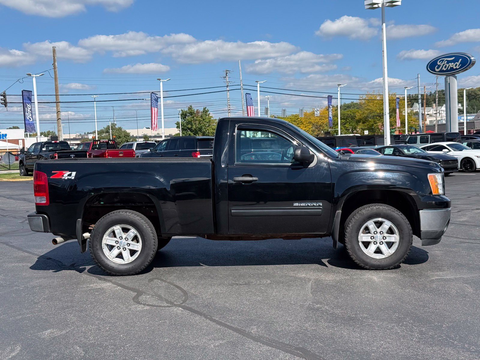 Used 2012 GMC Sierra 1500 SLE w/ SLE Preferred Package AWD/4WD image 3
