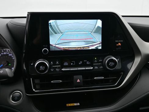 Used 2024 Toyota Highlander XLE image 18