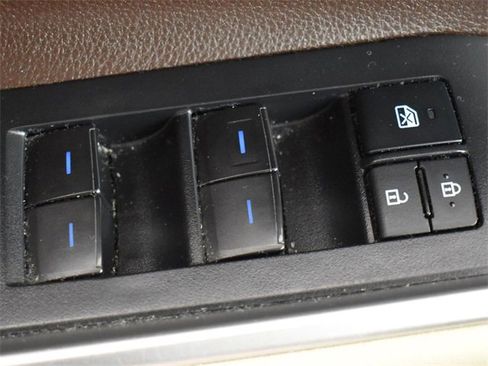 Used 2022 Toyota Highlander XLE image 30