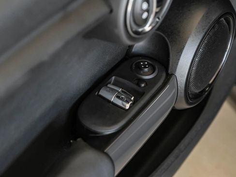 Used 2016 MINI Cooper 2-Door Hardtop image 29