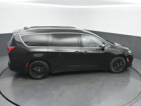 Used 2022 Chrysler Pacifica Touring-L FWD image 41