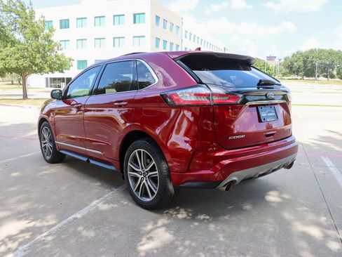 Used 2019 Ford Edge Titanium w/ Equipment Group 301A FWD image 5