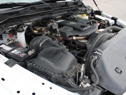 Used 2018 RAM 2500 Tradesman w/ Chrome Appearance Group image 14