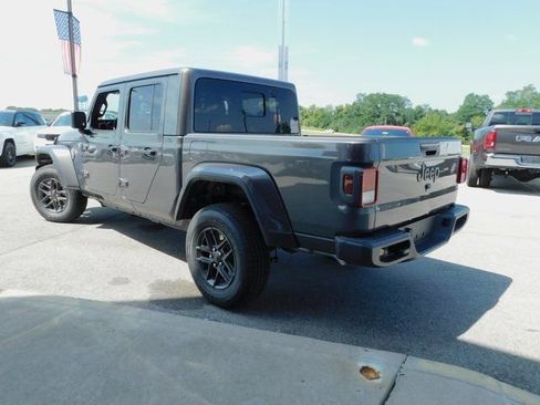 New 2025 Jeep Gladiator Sport image 7