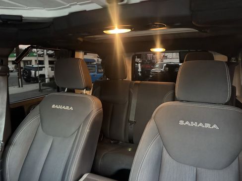 Used 2008 Jeep Wrangler Unlimited Sahara w/ Dual Top Group image 8