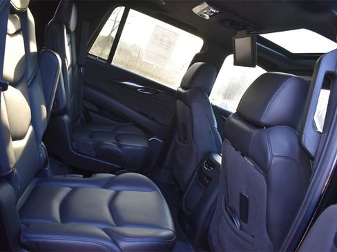 Used 2020 Cadillac Escalade Platinum image 24