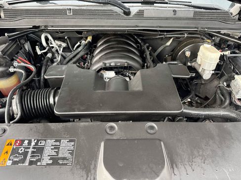 Used 2019 Cadillac Escalade Luxury AWD/4WD image 38