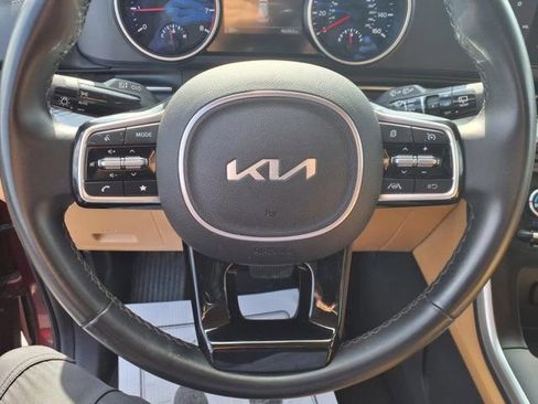 Certified 2024 Kia Carnival LX image 13