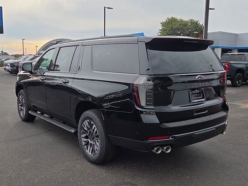 New 2026 Chevrolet Suburban Z71 w/ Comfort Package image 3