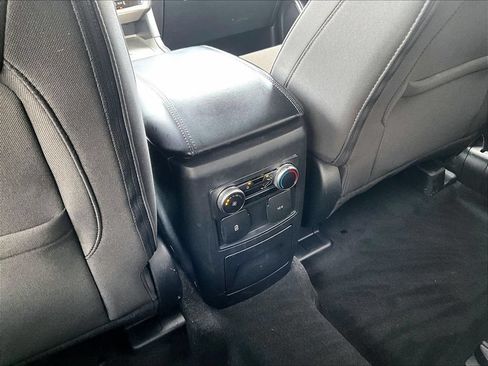 Used 2023 Ford Explorer XLT AWD/4WD image 12