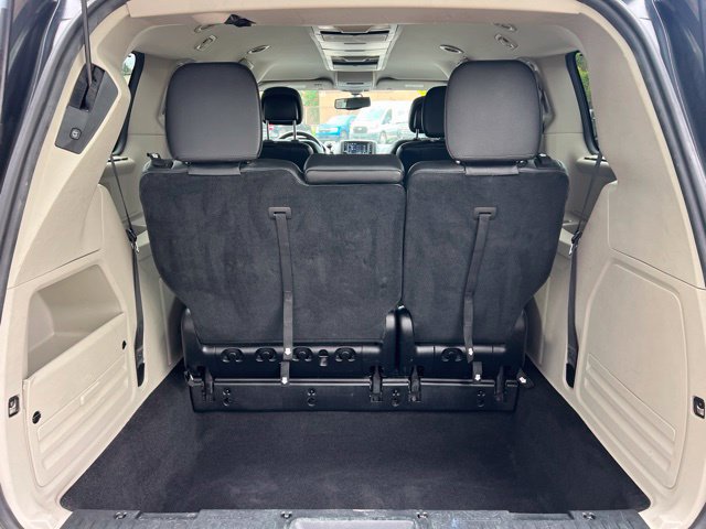 Used 2016 Chrysler Town & Country Touring-L w/ Driver Convenience Group FWD image 15