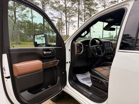 Used 2022 Chevrolet Silverado 2500 High Country w/ Safety Package II AWD/4WD image 14