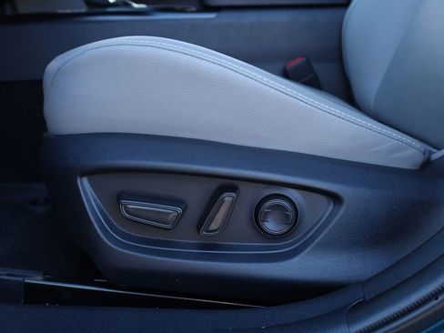 Used 2025 Toyota Camry SE image 18