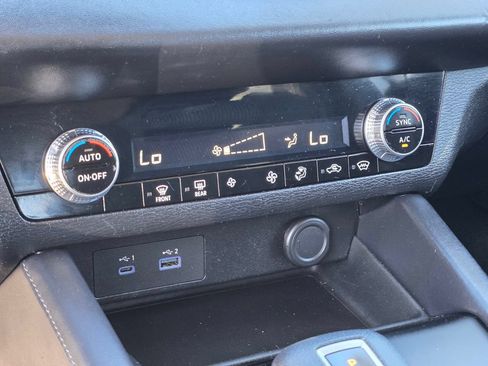 Used 2024 Mitsubishi Outlander ES AWD/4WD image 32