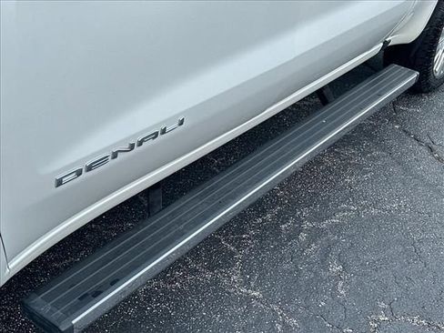 Certified 2022 GMC Sierra 1500 Denali w/ Denali Premium Package AWD/4WD image 16