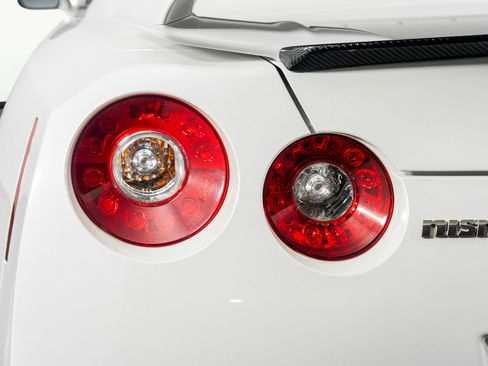 Used 2009 Nissan GT-R Premium image 12