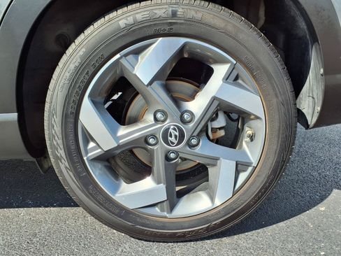 Used 2025 Hyundai Venue SEL FWD image 31