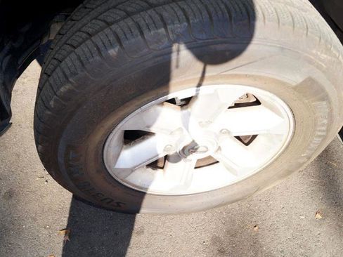 Used 2003 Nissan Pathfinder SE image 16