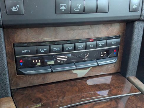 Used 2013 Mercedes-Benz E 350 Sedan image 29